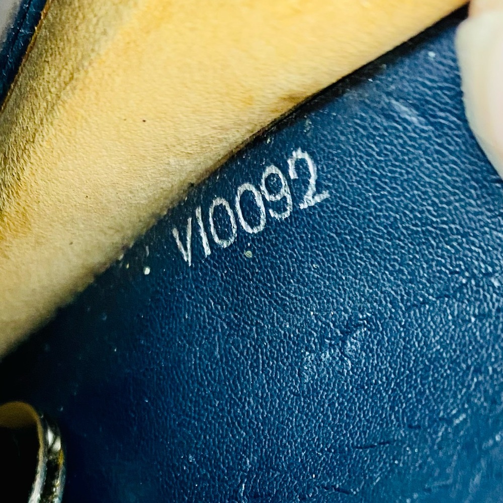 EUC Vintage Louis Vuitton Matte Charcoal Gray Monogram Clochette PM Key Case - Picture 17 of 17